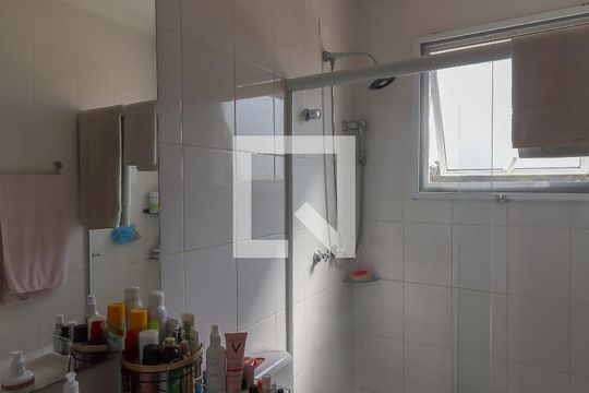 Banheiro da Suíte de casa de condomínio para alugar com 4 quartos, 157m² em Chácaras Saudáveis E Encantadoras, Jundiaí