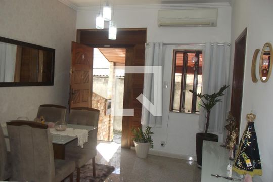 Sala de casa à venda com 2 quartos, 200m² em Todos Os Santos, Rio de Janeiro