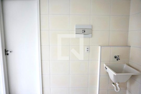 Área de serviço  de kitnet/studio para alugar com 1 quarto, 28m² em Jardim Mirante, São Paulo