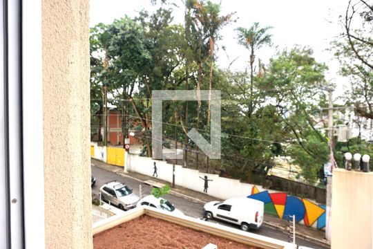 Vista quarto de kitnet/studio para alugar com 1 quarto, 28m² em Jardim Mirante, São Paulo
