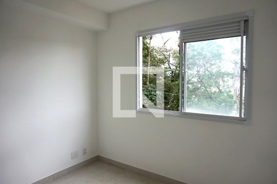 Sala de kitnet/studio para alugar com 1 quarto, 28m² em Jardim Mirante, São Paulo