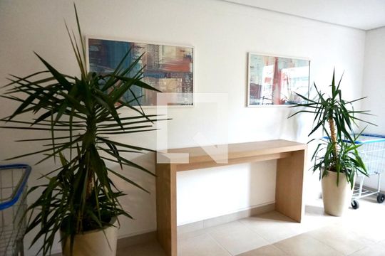 Hall de entrada de kitnet/studio para alugar com 1 quarto, 28m² em Jardim Mirante, São Paulo