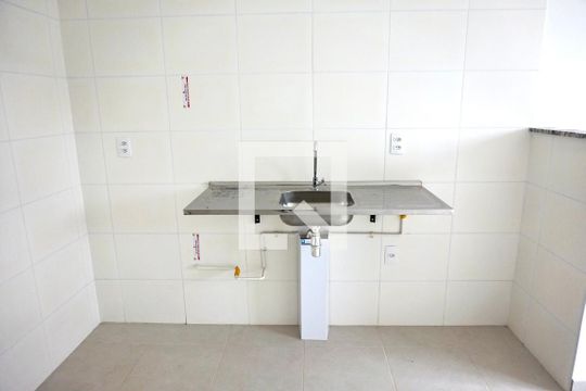 Cozinha  de kitnet/studio para alugar com 1 quarto, 28m² em Jardim Mirante, São Paulo