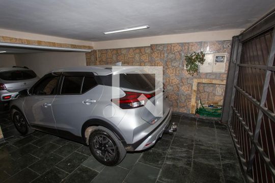 Garagem de casa à venda com 3 quartos, 200m² em Centro, Diadema