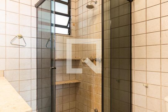 Banheiro de apartamento à venda com 2 quartos, 120m² em Grajaú, Rio de Janeiro