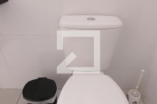 Banheiro de apartamento à venda com 2 quartos, 52m² em Vila Guilhermina, São Paulo