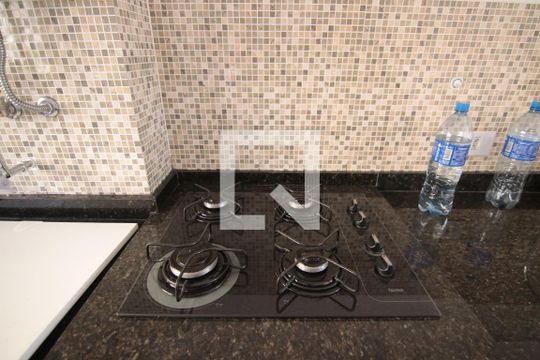 Cozinha de apartamento à venda com 2 quartos, 52m² em Vila Guilhermina, São Paulo