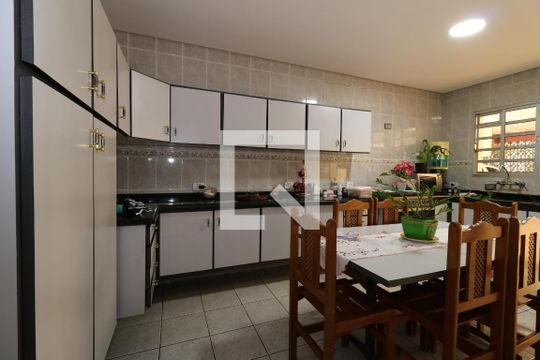 Cozinha de casa à venda com 2 quartos, 400m² em Vila Curuca, Santo André