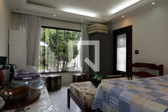 Casa à venda com 2 quartos, 400m² em Vila Curuca, Santo André