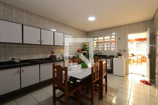 Cozinha de casa à venda com 2 quartos, 400m² em Vila Curuca, Santo André