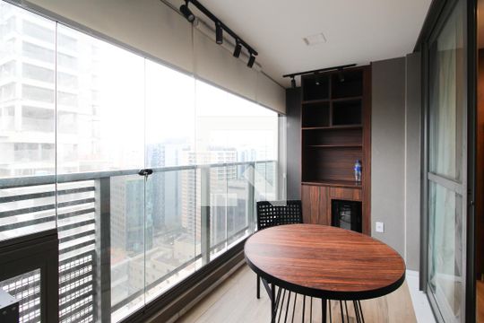 Varanda  de apartamento para alugar com 1 quarto, 28m² em Itaim Bibi, São Paulo