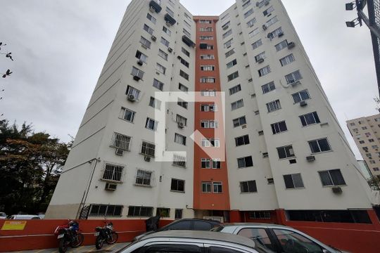 Fachada do bloco de apartamento para alugar com 2 quartos, 53m² em Camorim, Rio de Janeiro