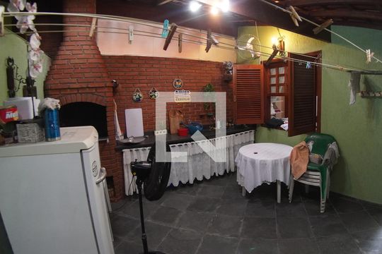 Quintal de casa à venda com 3 quartos, 165m² em Jardim Bonfiglioli, São Paulo