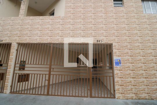 Fachada de casa para alugar com 2 quartos, 90m² em Parque Colonial, São Paulo