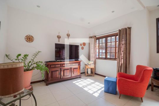 Sala  de casa à venda com 6 quartos, 450m² em Pechincha, Rio de Janeiro