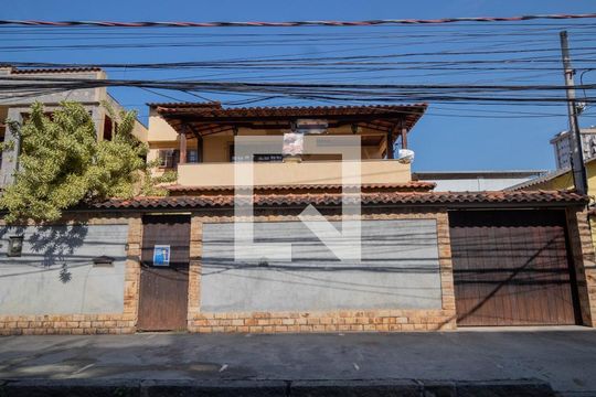 Fachada de casa à venda com 6 quartos, 450m² em Pechincha, Rio de Janeiro