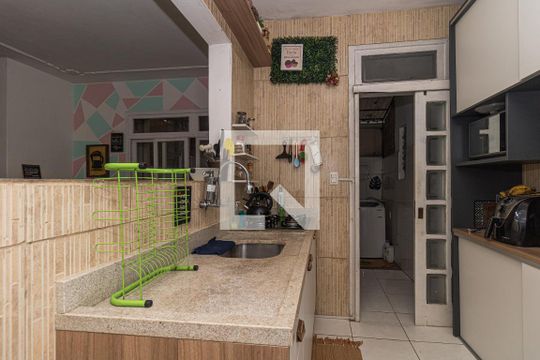 Cozinha de apartamento para alugar com 2 quartos, 70m² em Bom Fim, Porto Alegre