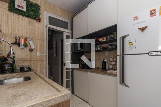 Cozinha de apartamento para alugar com 2 quartos, 70m² em Bom Fim, Porto Alegre