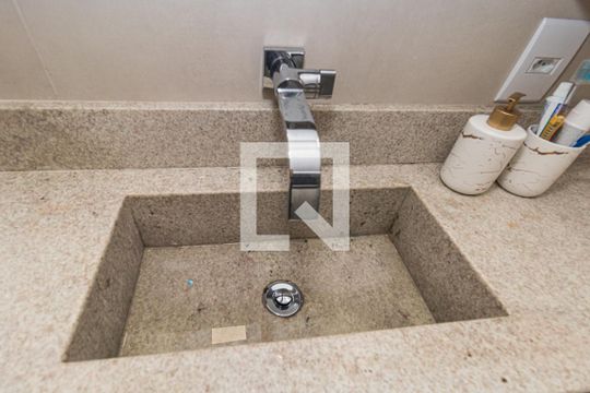 Banheiro de apartamento para alugar com 2 quartos, 70m² em Bom Fim, Porto Alegre