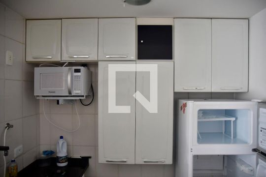 Cozinha de kitnet/studio para alugar com 1 quarto, 28m² em Santa Cecília, São Paulo