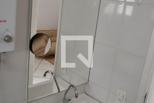 Banheiro de kitnet/studio para alugar com 1 quarto, 28m² em Santa Cecília, São Paulo