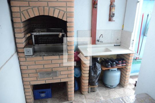 Churrasqueira de casa à venda com 3 quartos, 250m² em Novo Osasco, Osasco