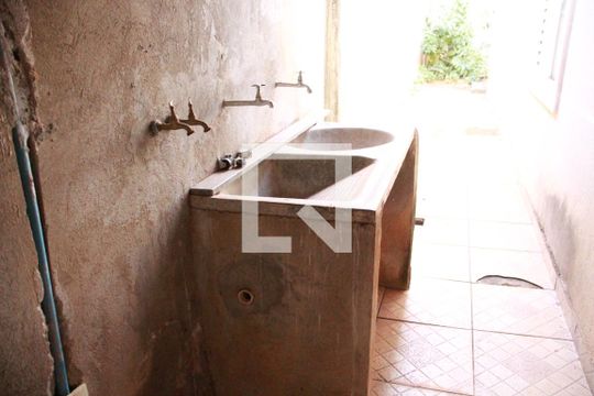 Área de Serviço de casa para alugar com 3 quartos, 200m² em Granada, Uberlândia