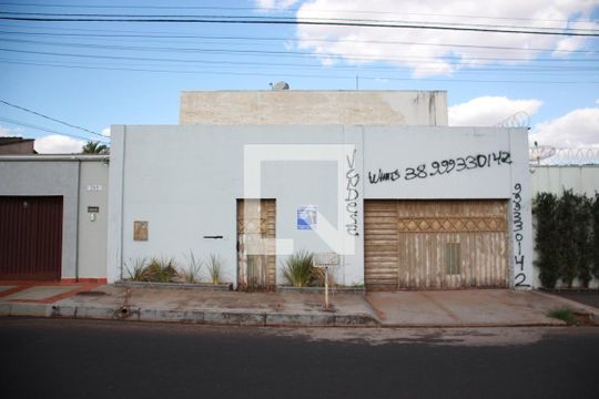 Fachada de casa para alugar com 3 quartos, 200m² em Granada, Uberlândia