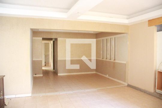 Casa para alugar com 3 quartos, 200m² em Granada, Uberlândia