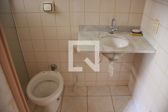 Banheiro da Suíte de casa para alugar com 3 quartos, 200m² em Granada, Uberlândia