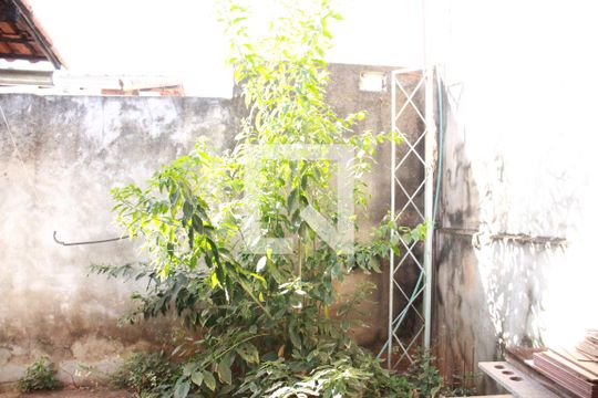Quintal de casa para alugar com 3 quartos, 200m² em Granada, Uberlândia