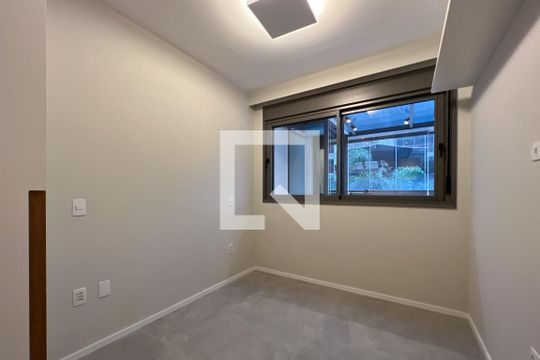 Suíte de apartamento para alugar com 2 quartos, 76m² em Indianópolis, São Paulo