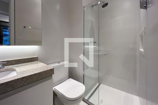 Banheiro de apartamento para alugar com 2 quartos, 76m² em Indianópolis, São Paulo