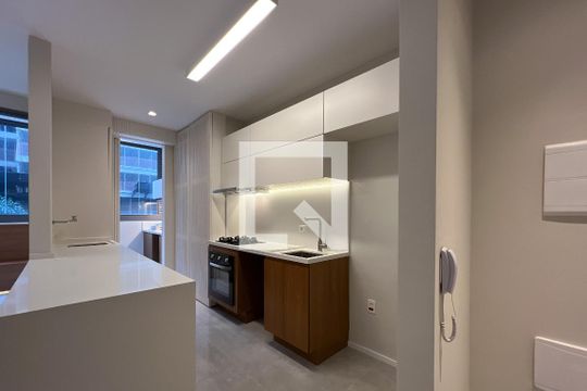 Cozinha de apartamento para alugar com 2 quartos, 76m² em Indianópolis, São Paulo