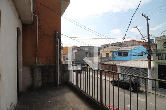 Varanda da suíte de casa para alugar com 2 quartos, 50m² em Jardim Arize, São Paulo
