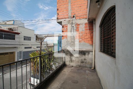 Varanda da suíte de casa para alugar com 2 quartos, 50m² em Jardim Arize, São Paulo