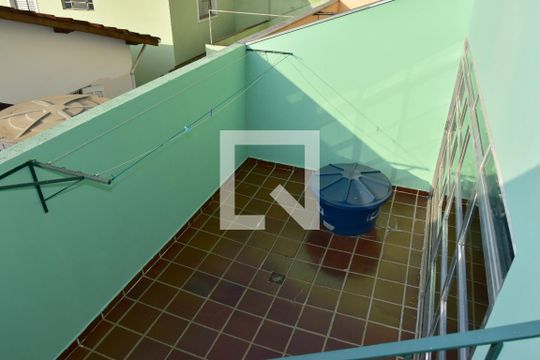 Quintal de casa à venda com 3 quartos, 180m² em Campo Grande, São Paulo