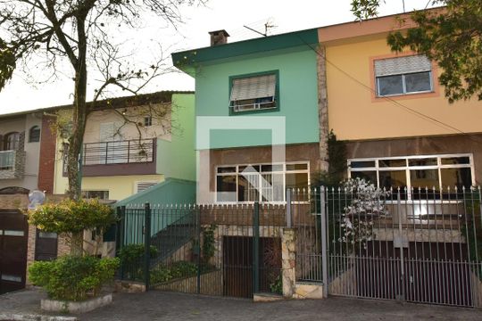 Fachada de casa à venda com 3 quartos, 180m² em Campo Grande, São Paulo