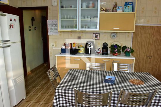 Cozinha de casa à venda com 3 quartos, 180m² em Campo Grande, São Paulo