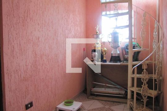 Corredor de casa à venda com 4 quartos, 200m² em Jardim Danfer, São Paulo