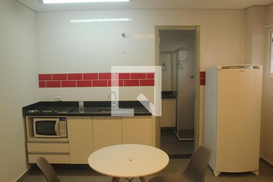 Quarto/Cozinha de kitnet/studio para alugar com 1 quarto, 18m² em Parque Alves de Lima, São Paulo
