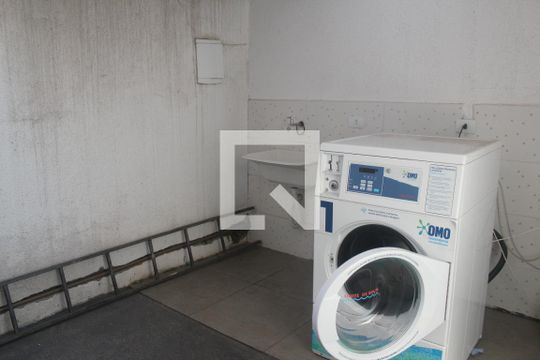 Lavanderia de kitnet/studio para alugar com 1 quarto, 18m² em Parque Alves de Lima, São Paulo