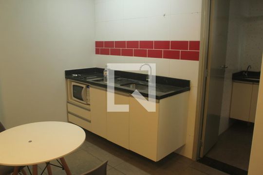 Quarto/Cozinha de kitnet/studio para alugar com 1 quarto, 18m² em Parque Alves de Lima, São Paulo