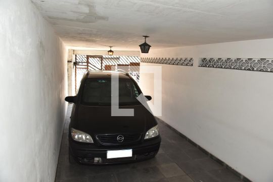 Garagem de casa à venda com 3 quartos, 265m² em Campininha, São Paulo