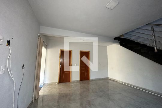 Sala 1 de casa à venda com 3 quartos, 300m² em Vicentina, São Leopoldo