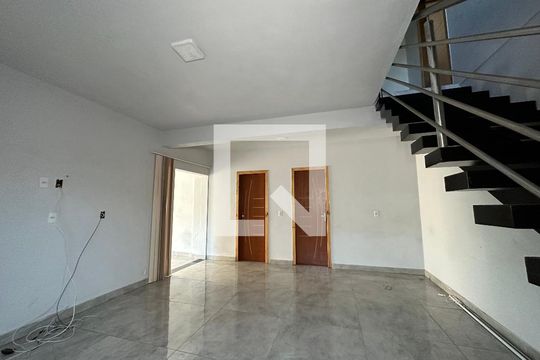 Sala 1 de casa à venda com 3 quartos, 300m² em Vicentina, São Leopoldo