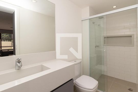 Banheiro de apartamento para alugar com 1 quarto, 45m² em Jardim das Bandeiras, São Paulo