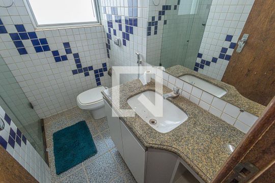 Banheiro de apartamento para alugar com 3 quartos, 193m² em Ouro Preto, Belo Horizonte