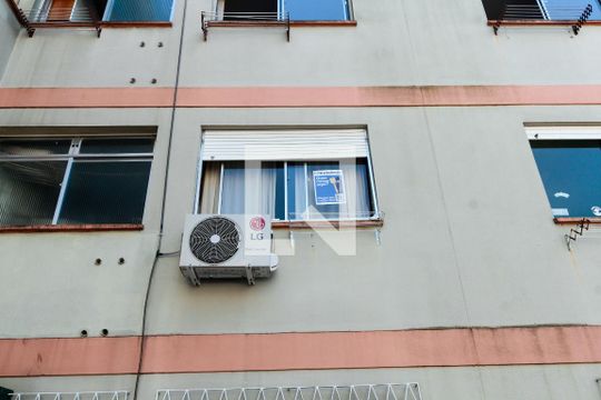 Placa de apartamento para alugar com 2 quartos, 45m² em Santo Antônio, Porto Alegre