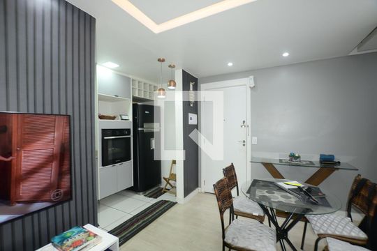Sala de apartamento à venda com 2 quartos, 45m² em Irajá, Rio de Janeiro